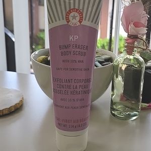 ♤ KP Bump Eraser Body Scrub ♤